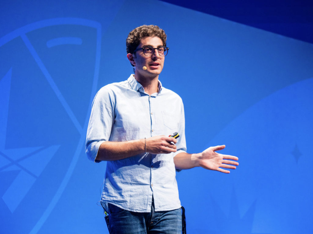 Francesco Ragusa sul palco del MW22